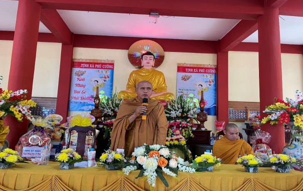 TT Thích Giác Duyên phát biểu trong Chương trình đại lễ Phật đản năm 2023